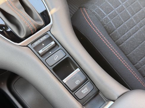 Certified 2025 Honda HR-V Sport image 24