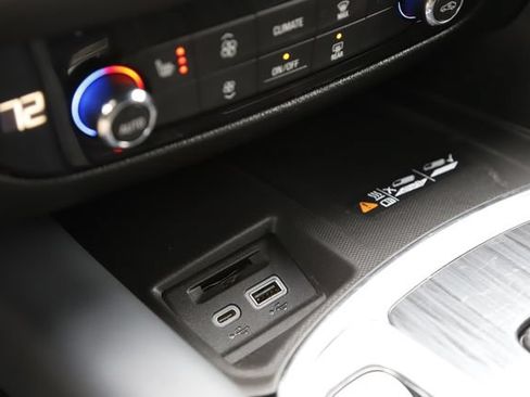 Used 2022 Buick Enclave Essence FWD image 29