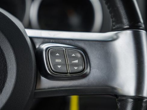 Used 2003 Chevrolet SSR w/ Preferred Equipment Group image 27