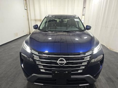 Used 2024 Nissan Rogue SL AWD/4WD image 2