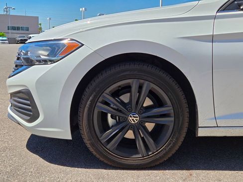Used 2023 Volkswagen Jetta SE FWD image 5