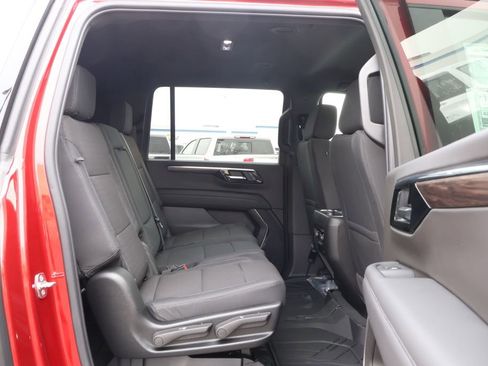 New 2026 Chevrolet Suburban LS image 37