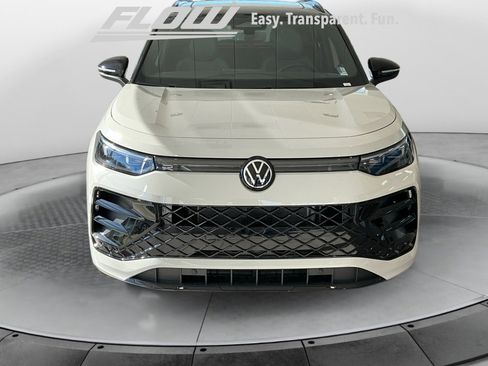 New 2026 Volkswagen Tiguan SE R-Line image 2