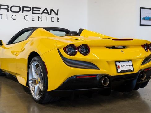 Used 2021 Ferrari F8 Tributo image 28