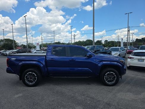 Used 2024 Toyota Tacoma TRD Sport w/ TRD Sport Upgrade Package AWD/4WD image 4