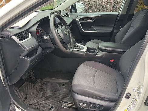 Used 2020 Toyota RAV4 XLE FWD image 9