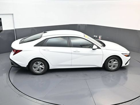 Certified 2026 Hyundai Elantra SE FWD image 16