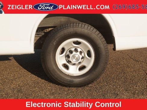 Used 2021 Chevrolet Express 2500 w/ Driver Convenience Package RWD image 7