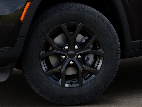 New 2025 Jeep Grand Cherokee L Altitude RWD image 24