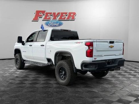Used 2022 Chevrolet Silverado 2500 Custom w/ Custom Value Package AWD/4WD image 3