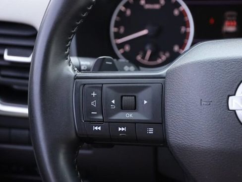 Used 2025 Nissan Rogue SV AWD/4WD image 12
