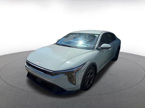 Used 2025 Kia K4 LXS image 3