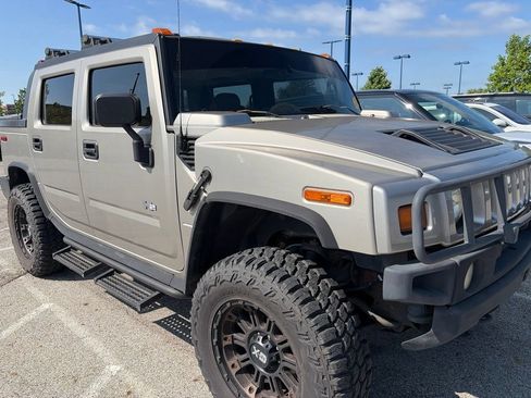Used 2005 HUMMER H2 SUT w/ Preferred Equipment Group AWD/4WD image 3