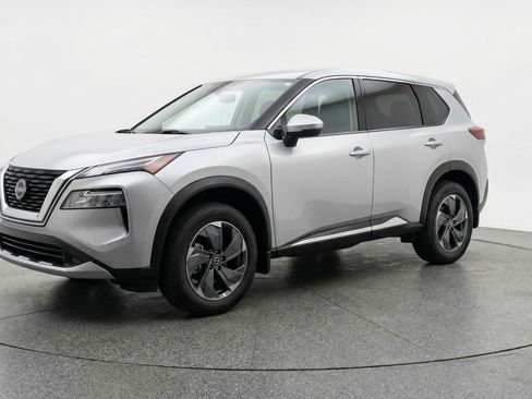Used 2025 Nissan Rogue SV FWD image 3