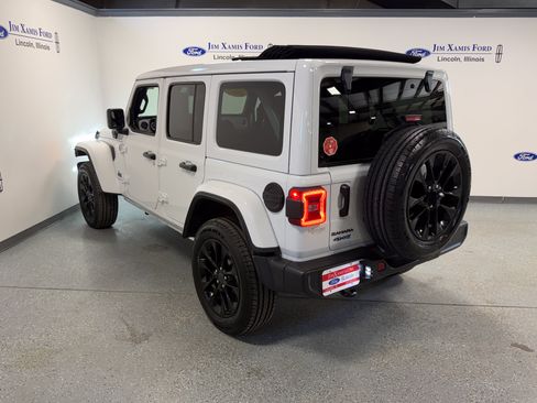 Used 2025 Jeep Wrangler Unlimited Sahara w/ Safety Group AWD/4WD image 31