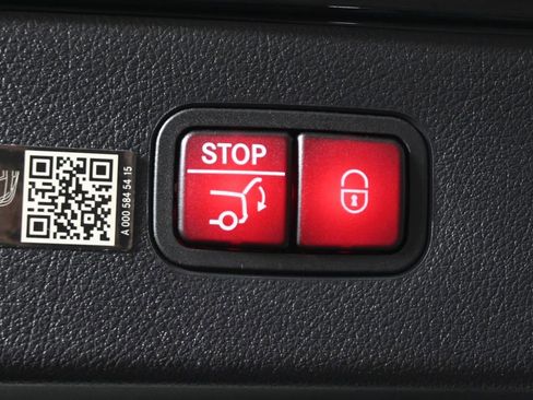 Certified 2023 Mercedes-Benz EQS 580 4MATIC Sedan image 36