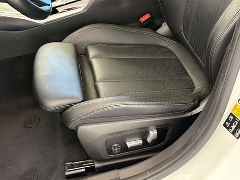 Certified 2023 BMW 330i xDrive Sedan w/ Convenience Package AWD/4WD image 15