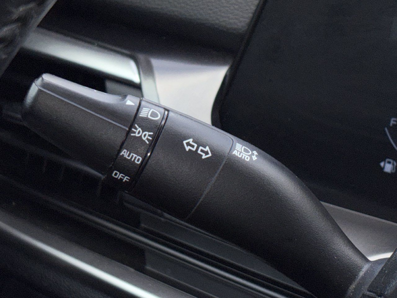 Used 2025 Kia Telluride S FWD image 11