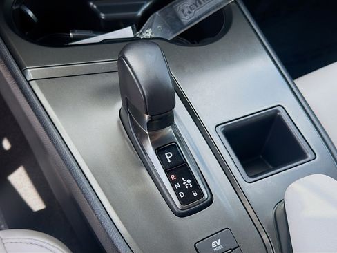 Used 2025 Lexus UX 300h FWD image 13
