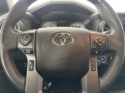 Used 2022 Toyota Tacoma TRD Off-Road w/ TRD Premium Off Road Package AWD/4WD image 17
