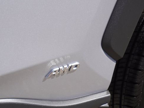 Used 2025 Toyota RAV4 XLE AWD/4WD image 11