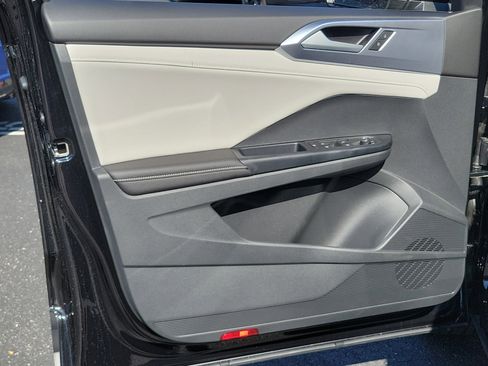 New 2026 Volkswagen Taos SE FWD image 16