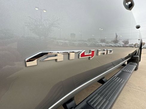 Used 2025 GMC Sierra 2500 AT4 image 32