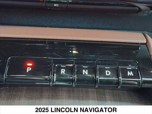 Certified 2025 Lincoln Navigator Reserve AWD/4WD image 20