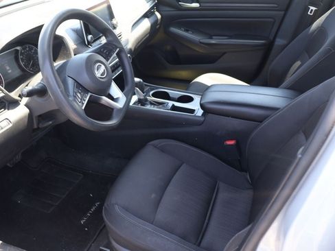 Used 2024 Nissan Altima 2.5 SV FWD image 5