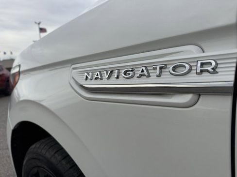 Used 2022 Lincoln Navigator Reserve image 9
