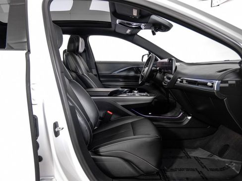 Used 2024 Cadillac Lyriq Luxury image 33