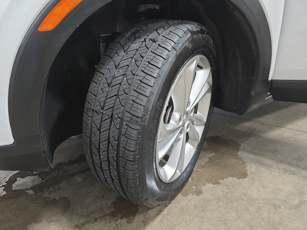 Used 2023 Buick Encore GX Preferred w/ Cold Weather Comfort Package AWD/4WD image 31