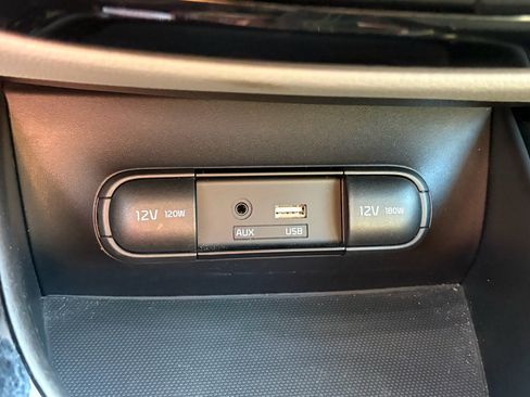 Used 2016 Kia Soul + w/ Primo Package FWD image 24