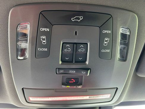 Used 2021 Toyota Sienna Platinum FWD image 30