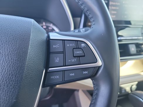 Used 2022 Toyota Highlander XLE FWD image 30