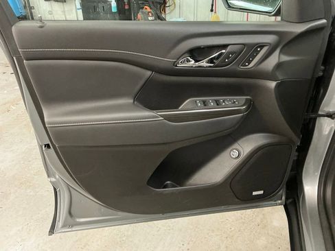 Certified 2023 GMC Acadia SLT w/ Technology Package image 11