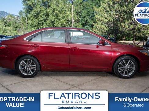 Used 2015 Toyota Camry SE FWD image 1