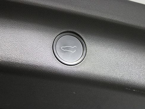 Used 2021 Tesla Model Y Long Range image 23