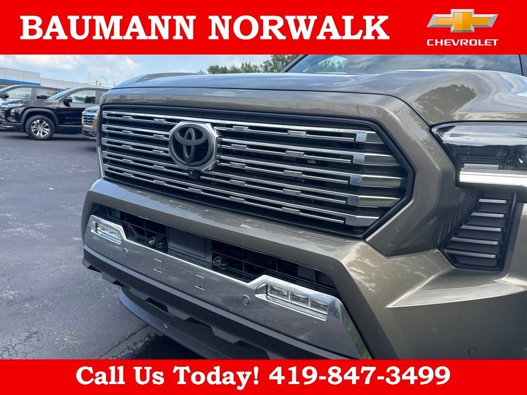 Used 2025 Toyota Tacoma Limited AWD/4WD image 21