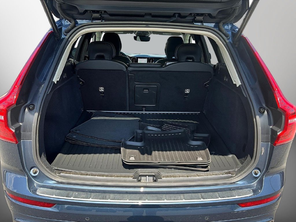 Used 2025 Volvo XC60 B5 Plus w/ Protection Package Premier AWD/4WD image 7