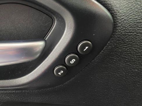 Used 2019 Jeep Cherokee Limited w/ Technology Group AWD/4WD image 35