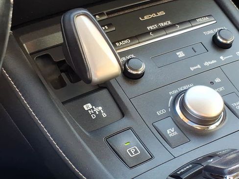 Used 2017 Lexus CT 200h image 11