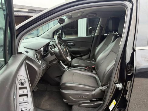 Used 2019 Chevrolet Trax LT w/ LT Convenience Package image 7