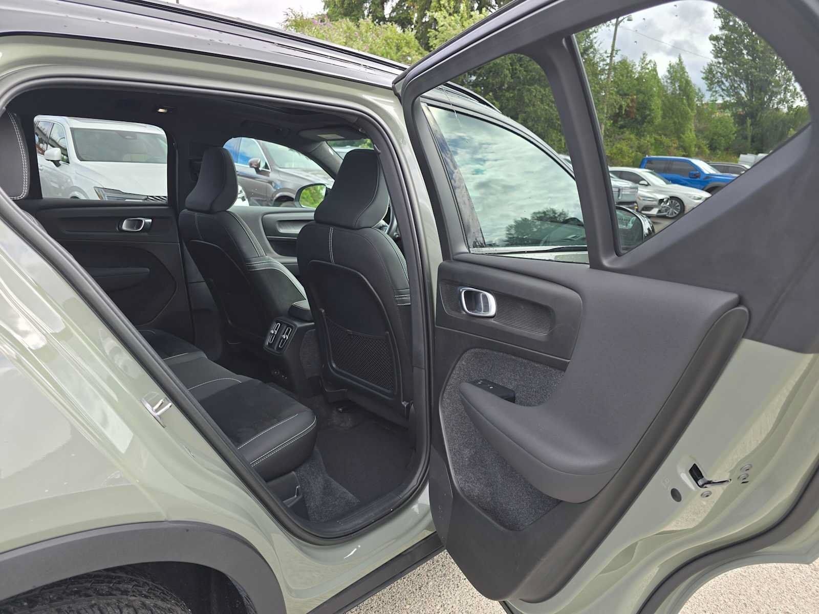 Used 2023 Volvo XC40 Recharge Plus w/ Protection Package Premier AWD/4WD image 14
