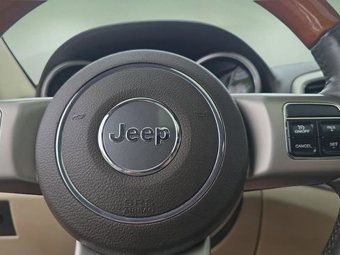 Used 2012 Jeep Grand Cherokee Overland AWD/4WD image 17