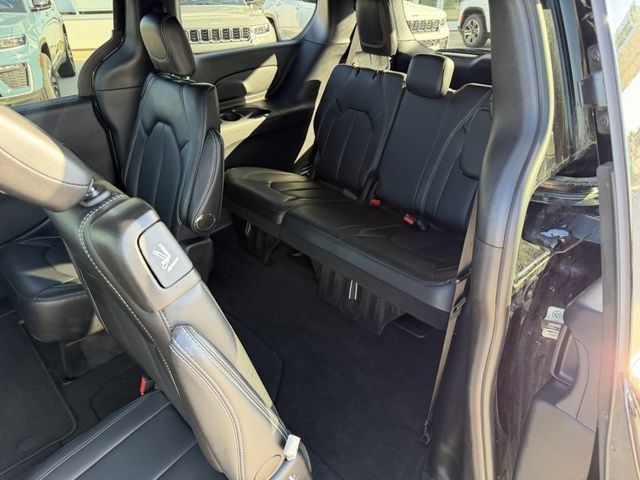 Used 2026 Chrysler Pacifica Select FWD image 13