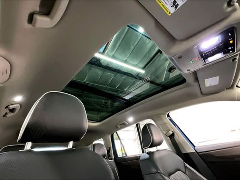 Used 2025 Volkswagen Atlas SEL Premium R-Line image 24