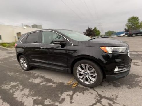Certified 2022 Ford Edge Titanium AWD/4WD image 2
