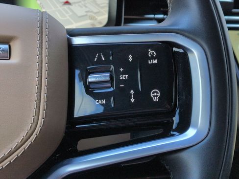 Used 2024 Land Rover Range Rover Sport SE image 17