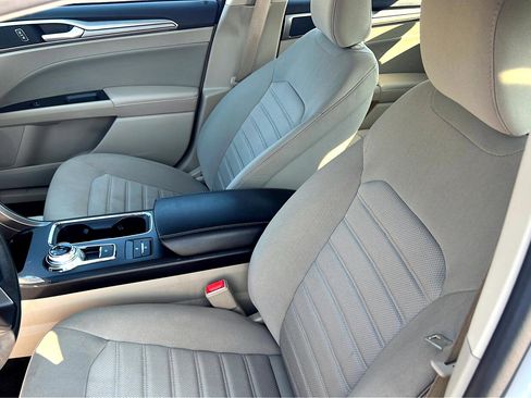 Used 2020 Ford Fusion SE image 13